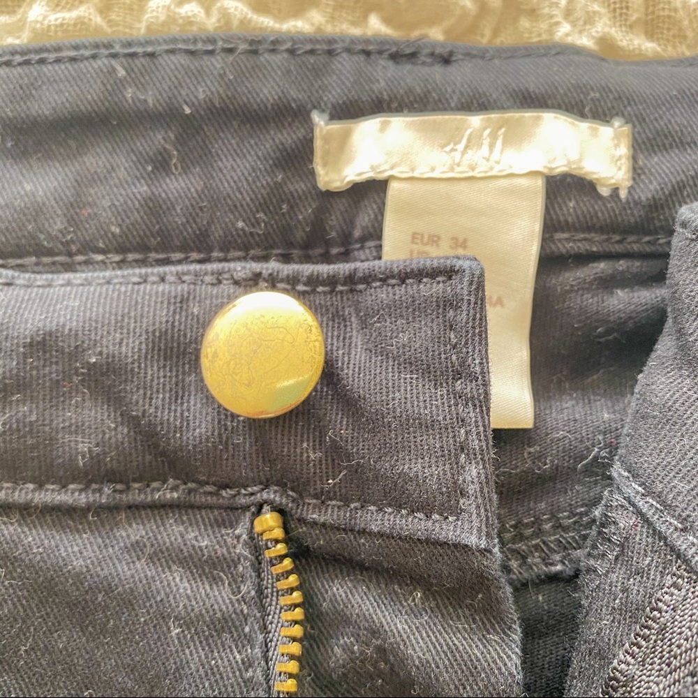 H&M Mid Rise Black Shorts - Picture 4 of 4
